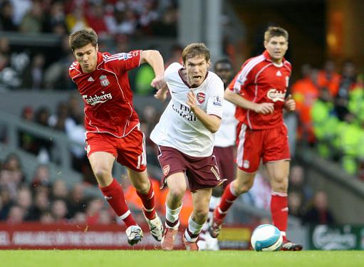 仁川正在赠送礼物，而冰岛正在全力以赴！Creme Yongen在整场比赛中表现出色， Top Esports 在第一场比赛中击败了 Invictus Gaming 。