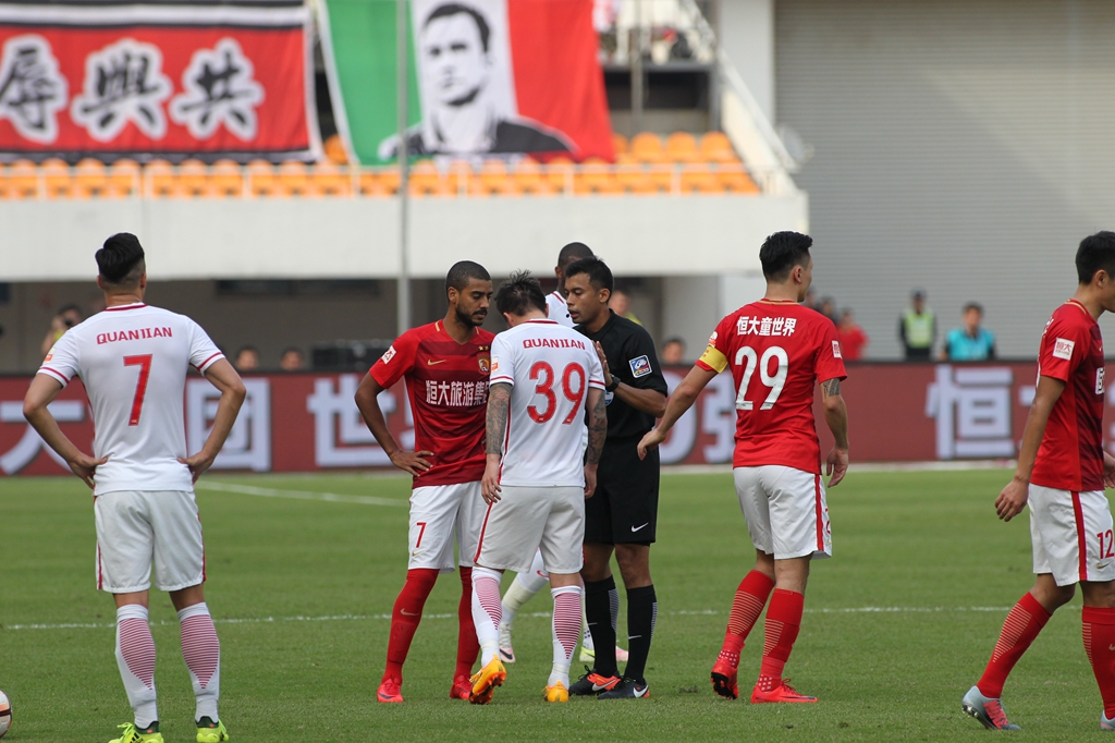 LPL多家俱乐部齐官宣，抢人大战一触即发