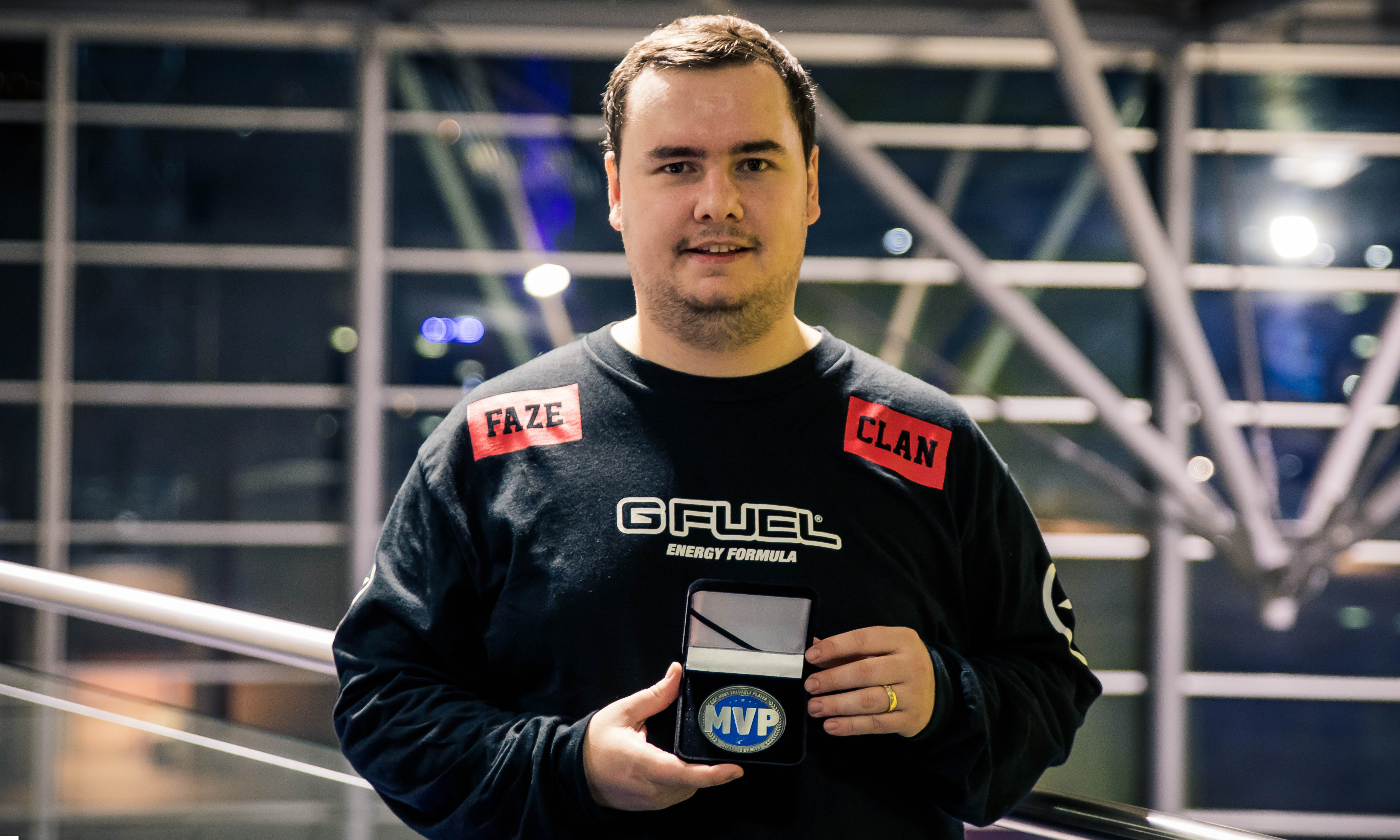 “LPL外援顶薪1050万”登微博热搜 网友锐评：外援真就高人一等？